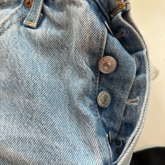 Levi 501 shorts - Picture 14 of 15